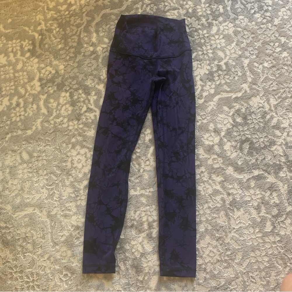 Lululemon Wunder Under Shibori leggings. Size 4 Excellent Condition.